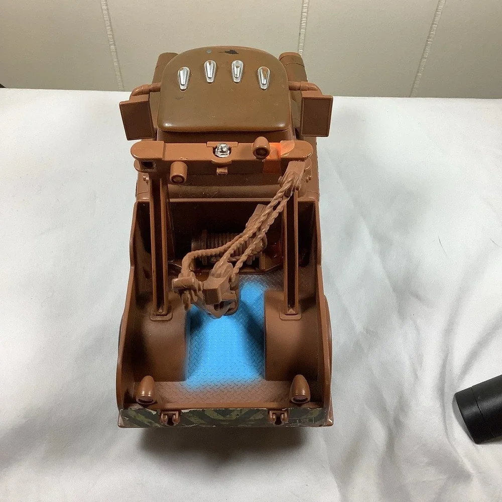 Disney Pixar Cars Mater Truck plastic‎ Brown Blue Rusty lights